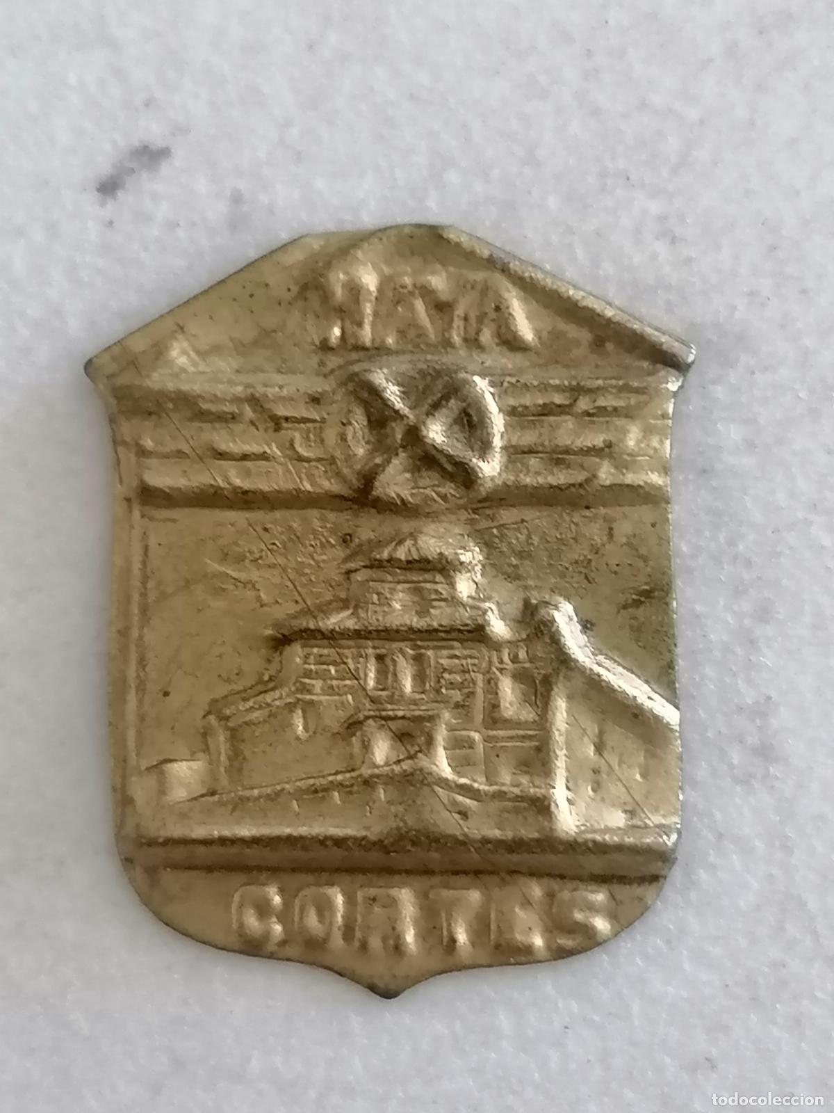 Militaria: EMBLEMA AUXILIO SOCIAL METALICO, SANTUARIO DE LA CABEZA - HAYA-CORTES