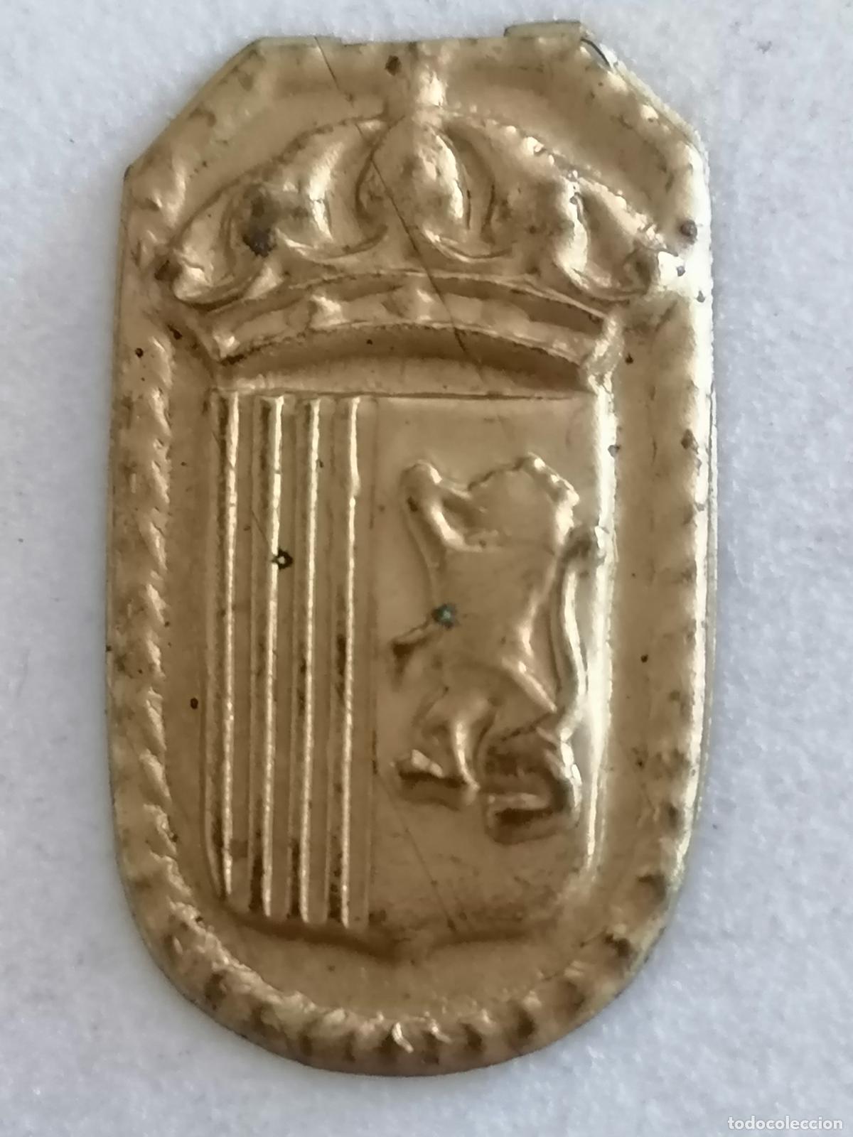 Militaria: EMBLEMA AUXILIO SOCIAL METALICO, ESCUDO DE ZARAGOZA