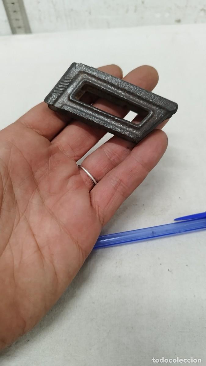 Militaria: Antiguo peine militar de guerra civil,a identificar.Con marcaje letra M .