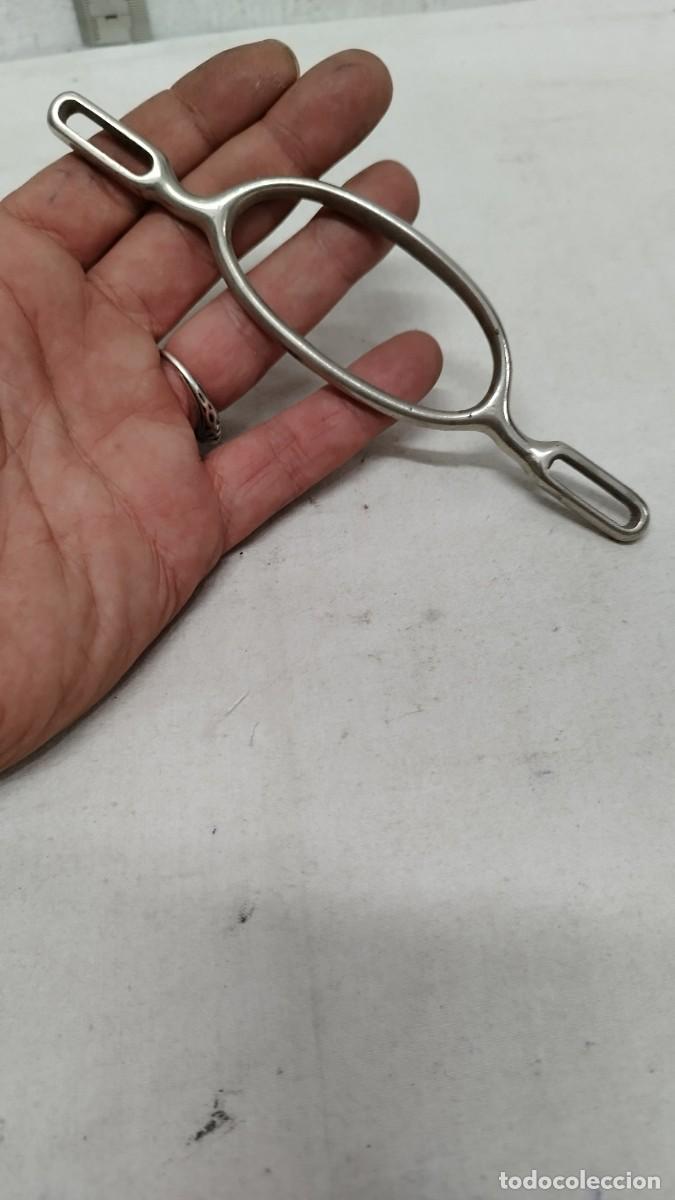 Militaria: Antigua asa porta mantas, de guerra civil.