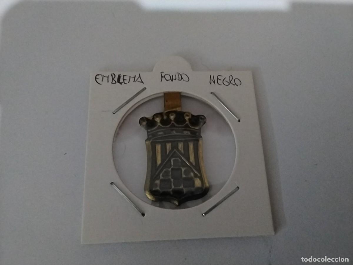 Militaria: Emblema Auxilio Social