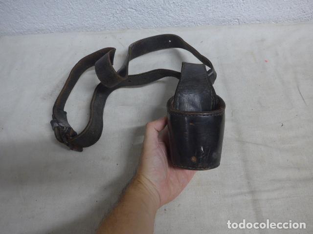 Militaria: Antiguo portabanderas o porta estandarte de cuero espa&ntilde;ol, original. Guerra civil y posguerra.