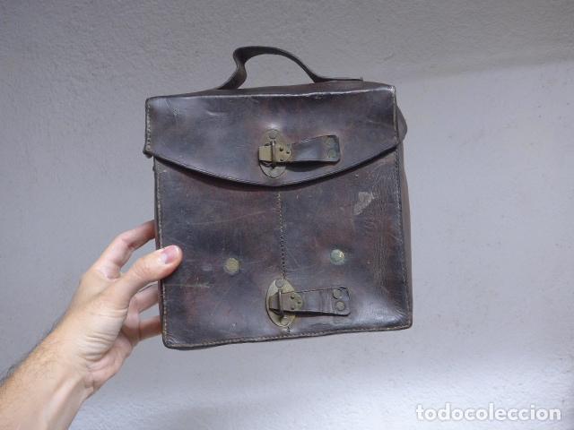 Militaria: Antiguo portacargadores cartuchera de cuero para cargadores de breda italiano, guerra civil. Italia