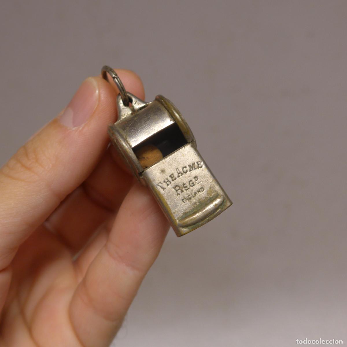 Militaria: Antiguo pito o silbato de a&ntilde;os 30 de Policia o Cuerpo de Seguridad, Guerra civil. The Acme.