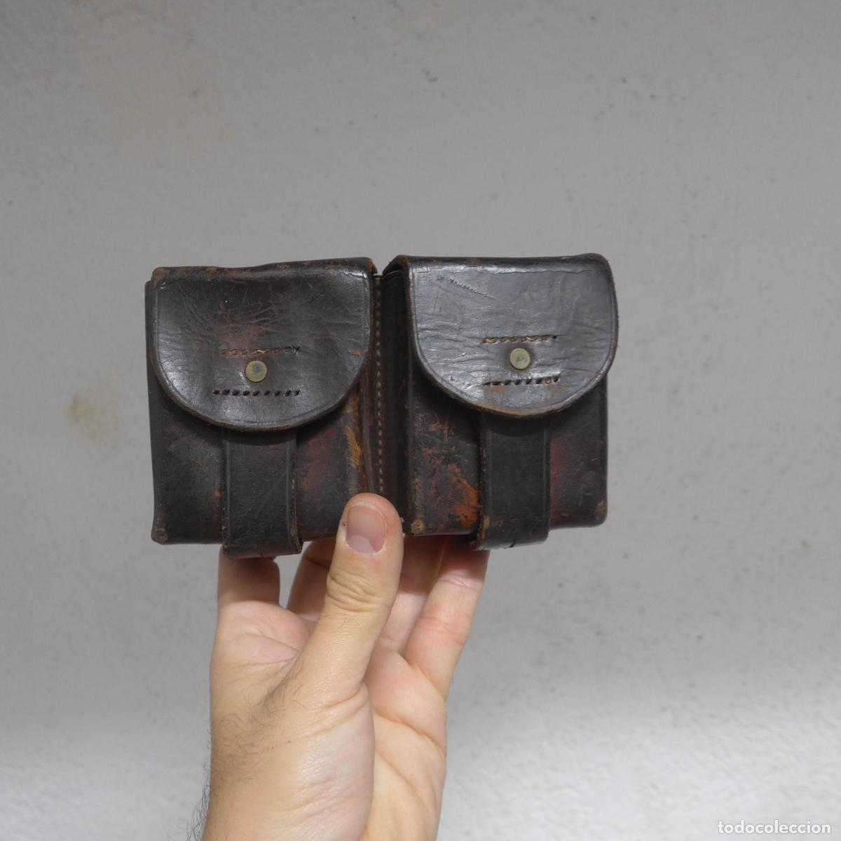 Militaria: Antigua cartuchera de cuero marcada del Parque Artilleria 8, original.