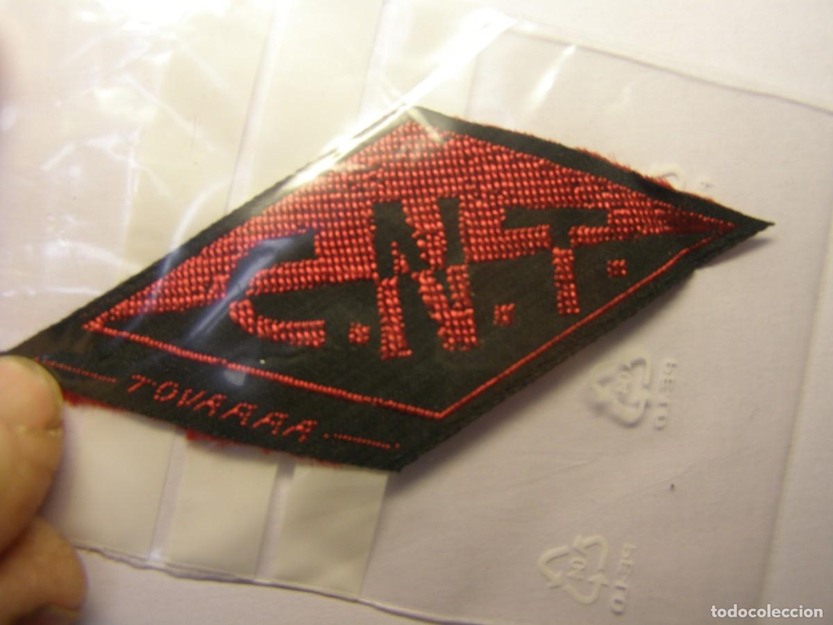 Militaria: Parche bordado de la CNT, Guerra Civil Espa&ntilde;ola. Original de &eacute;poca.