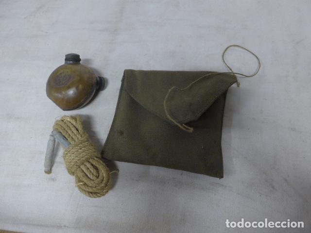 Military Antiques: Antigua aceitera rusa republicana de guerra civil + accesorio y funda.