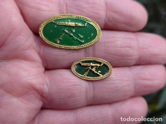 Militaria: DOS ANTIGUAS INSIGNIAS AMETRALLADORA HOTCHKISS REPUBLICA GUERRA CIVIL