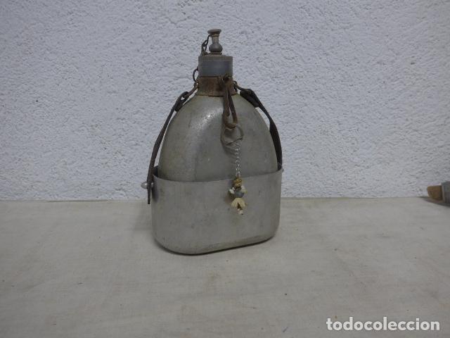 Militaria: Antigua cantimplora original de guerra civil, creo que cazo o marmita no es la suya de origen.
