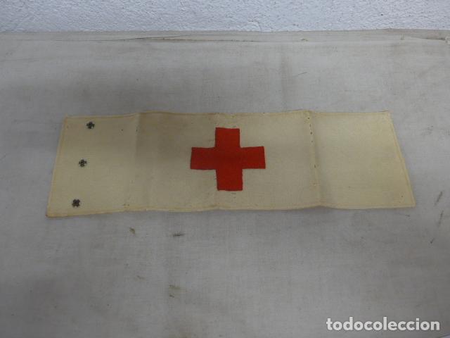 Militaria: Antiguo brazalete de la Cruz Roja, original, con sello de Sabadell. Guerra Civil y posguerra.