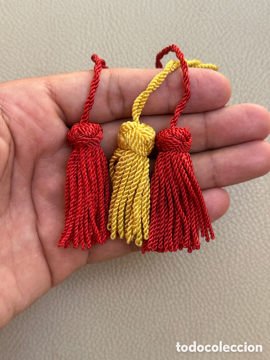 Militaria: 3 ANTIGUAS BORLAS DE GORRILLO ROJAS Y AMARILLA GUERRA CIVIL Y POSGUERRA