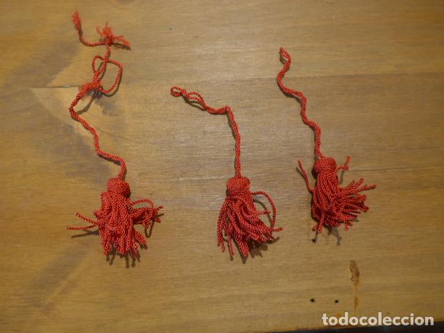 Militaria: Lote de 3 antiguas borlas rojas originales de gorrillo. Guerra civil.