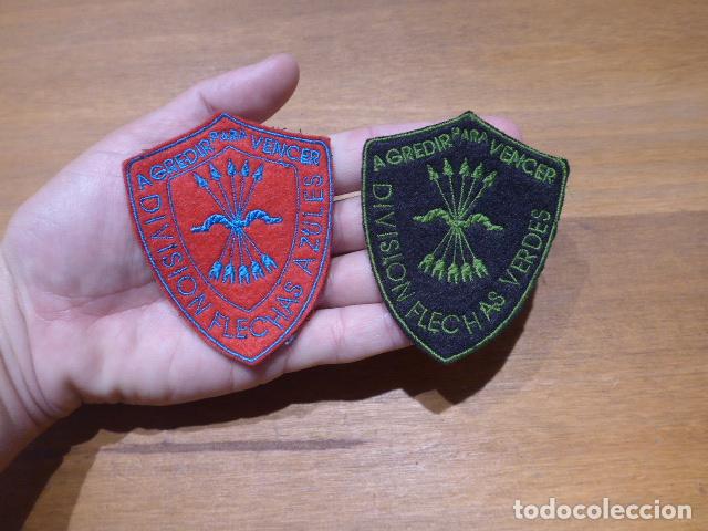 Militaria: Antiguas 2 reproducciones de calidad de parche italiano de CTV Guerra Civil. Flechas azules y verdes