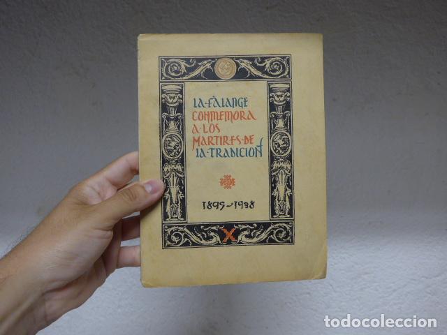 Militaria: Antiguo libro La Falange conmemora a los martires de la tradicion, carlista. 1938. Guerra Civil