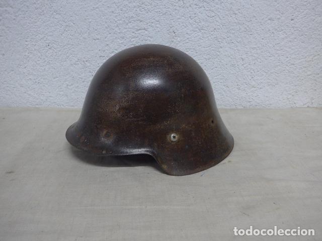 Militaria: Antiguo casco m-26 con alas original, todo de guerra civil, trubia. Nunca con trabilla de posguerra.