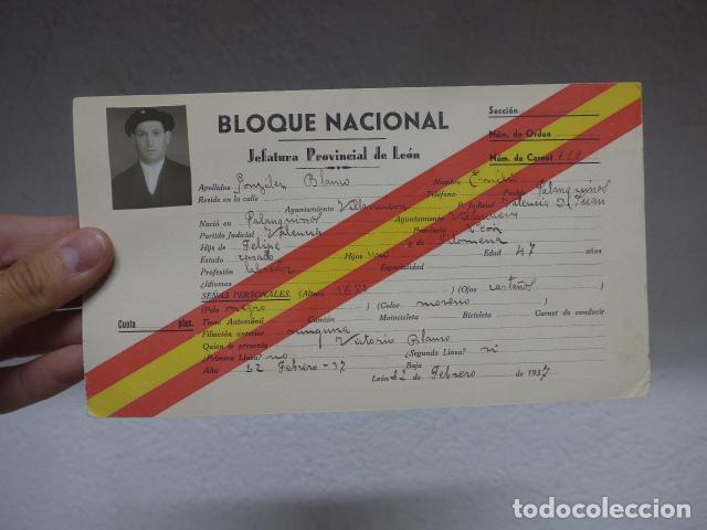 Militaria: Antiguo carnet Bloque Nacional de Guerra civil de 1937, Palanquinos, Leon. Original.