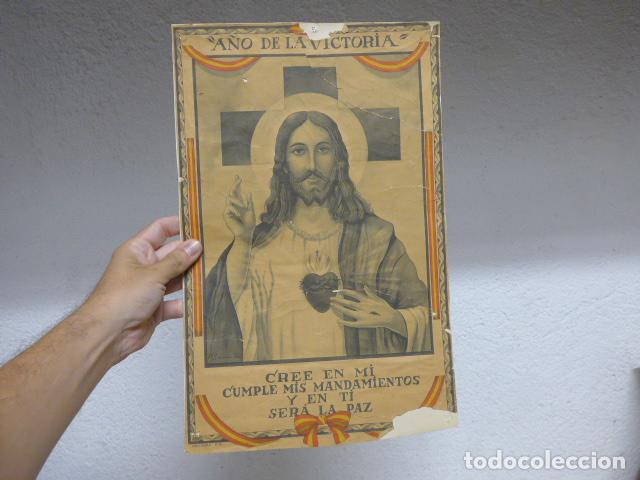 Militaria: Antiguo cartel del A&ntilde;o de la Victoria de Guerra Civil con sagrado corazon tipo detente bala carlista