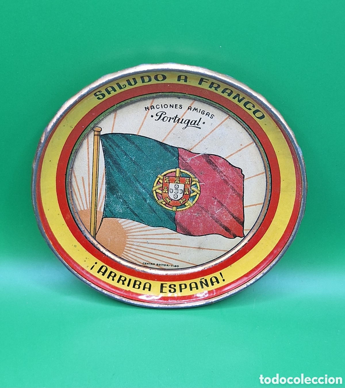 Militaria: Peque&ntilde;a Bandeja - Cenicero de Metal Naciones Amigas Portugal - Saludo a Franco - &iexcl;Arriba Espa&ntilde;a! -