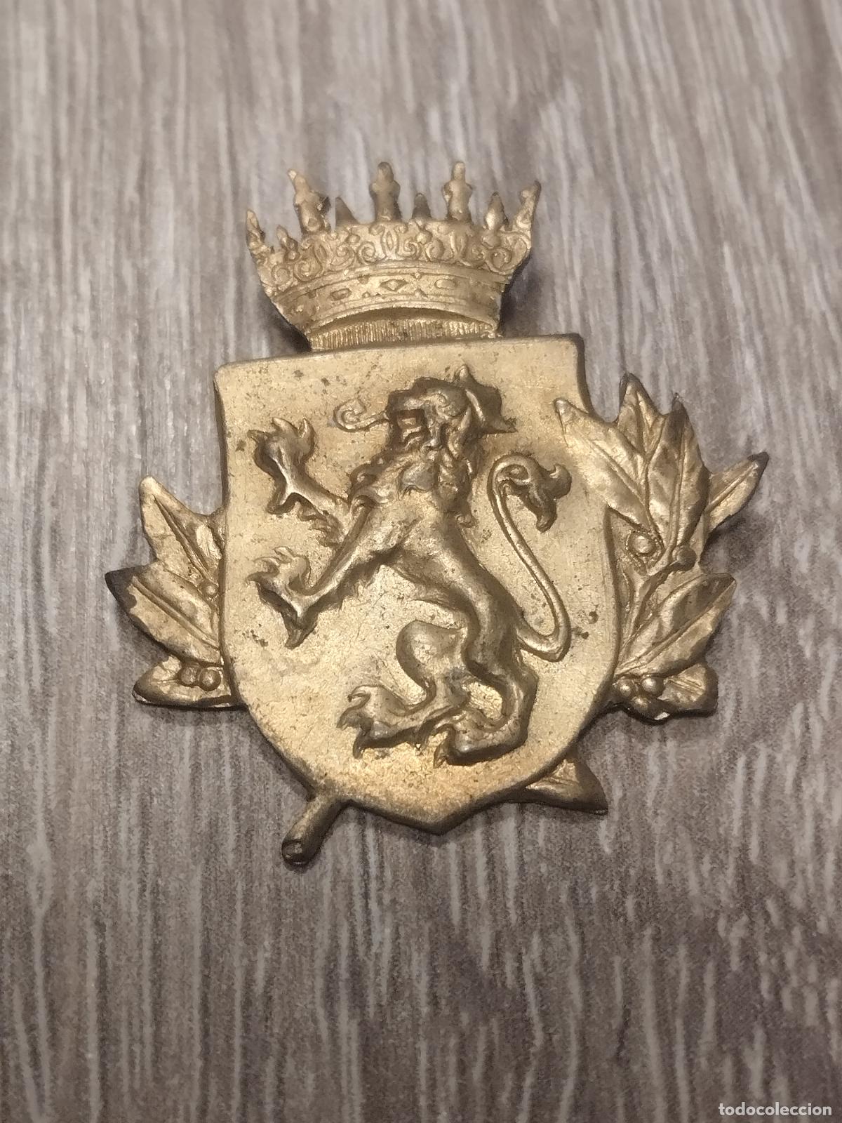 Militaria: TKZ - INSIGNIA &iquest;AUXILIO SOCIAL? ESCUDO DE ZARAGOZA.