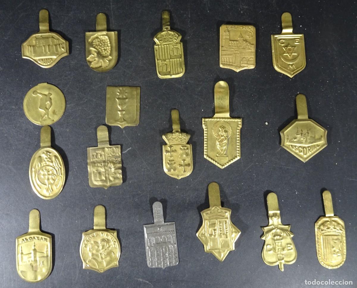 Militaria: LOTE 18 EMBLEMAS SERVICIO AUXILIO SOCIAL , MET&Aacute;LICAS , ORIGINALES, VER FOTOS