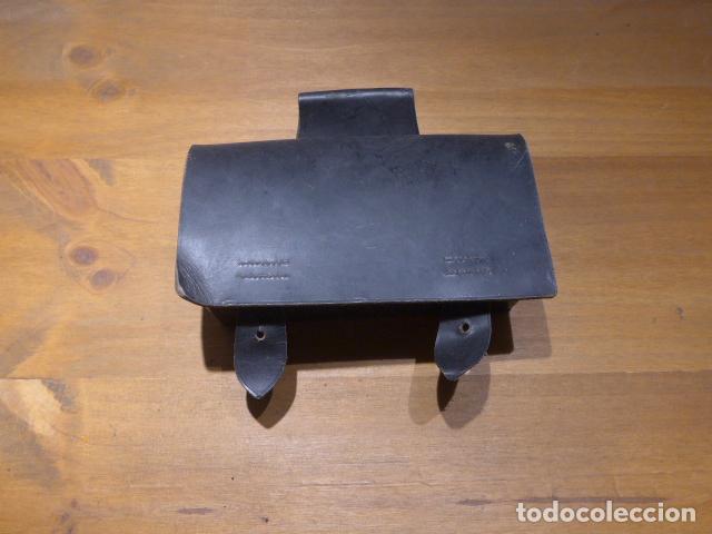 Militaria: Antigua gran cartuchera de cuero negro espa&ntilde;ola de la Guardia Civil. Guerra civil o a&ntilde;os 40.
