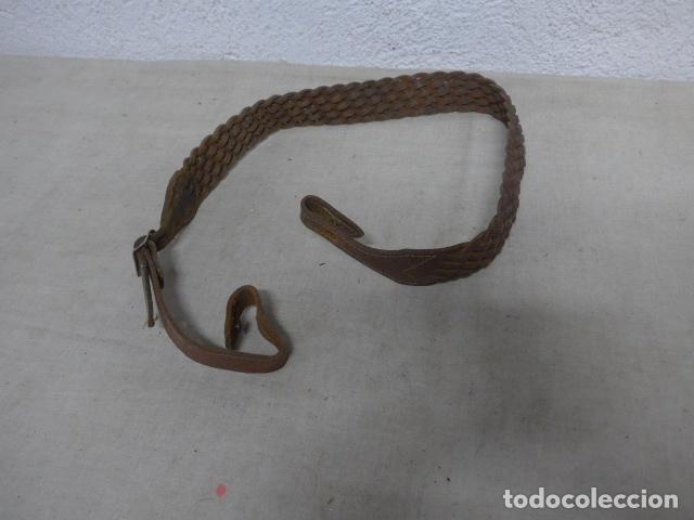 Militaria: Antigua correa de fusil o escopeta de principios s.XX, seguramente guerra civil
