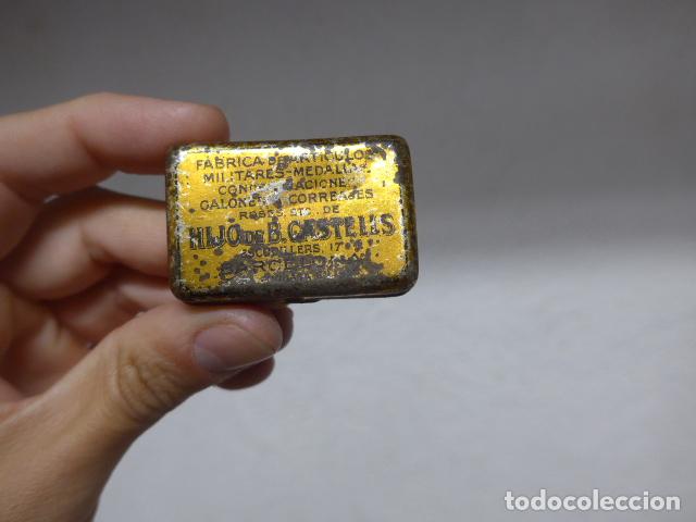 Militaria: Antigua caja original para insignia de Castells, epoca republicana y guerra civil.
