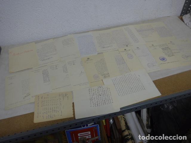 Militaria: Lote de 22 documentos de un medico nacional de la policia durante la guerra civil. Fuerzas seguridad