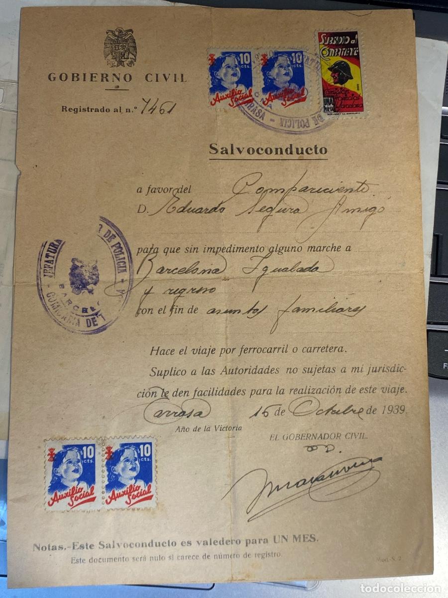 Militaria: SALVOCONDUCTO GOBIERNO CIVIL. TARRASA 1939. SELLO SUBSIDIO AL COMBATIENTE