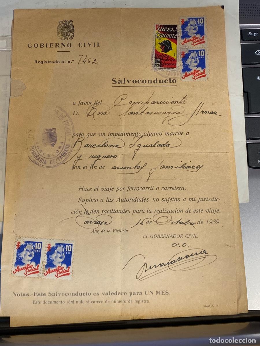 Militaria: SALVOCONDUCTO GOBIERNO CIVIL. TARRASA 1939. SELLO SUBSIDIO AL COMBATIENTE