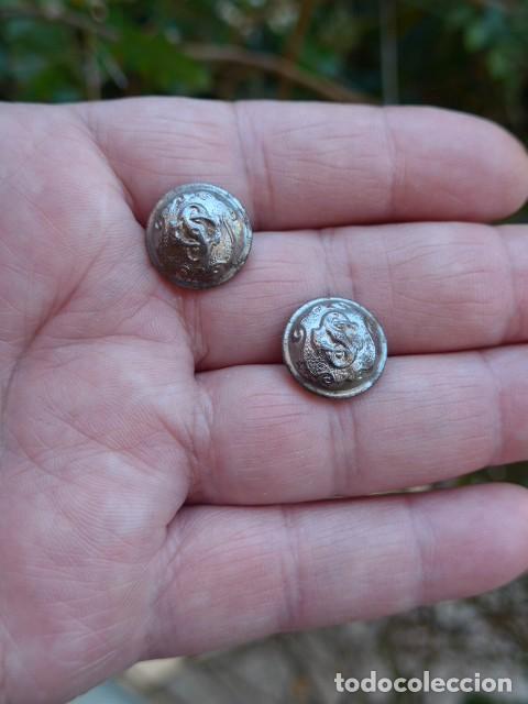 Militaria: DOS BOTONES CUERPO DE SEGURIDAD PEQUE&Ntilde;OS - GUERRA CIVIL - ORIGINALES