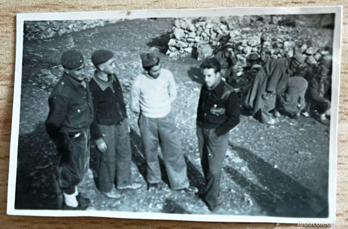 Militaria: FOTOGRAFIA PLENA GUERRA CIVIL, MILITARES NACIONALES EN EL FRENTE DE TERUEL, , POSICION RINCON DEL MO