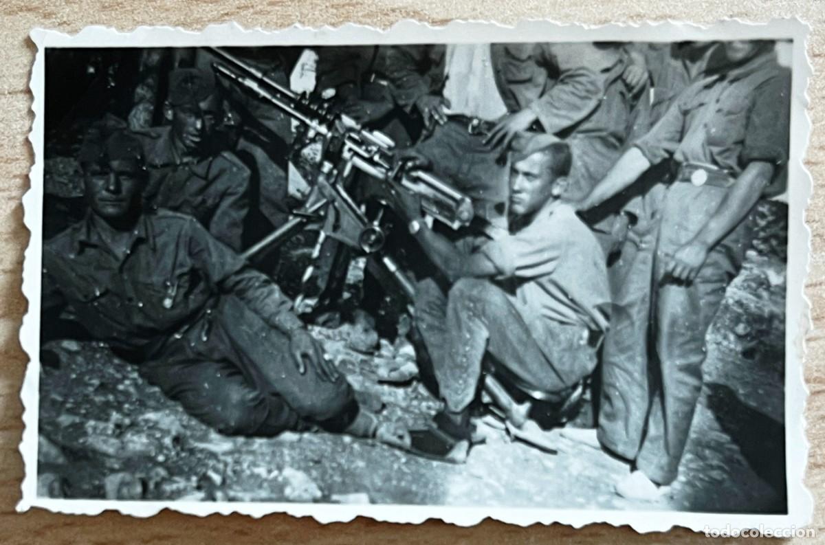 Militaria: FOTOGRAFIA PLENA GUERRA CIVIL, MILITARES NACIONALES EN EL FRENTE DE TERUEL, , POSICION RINCON DEL MO