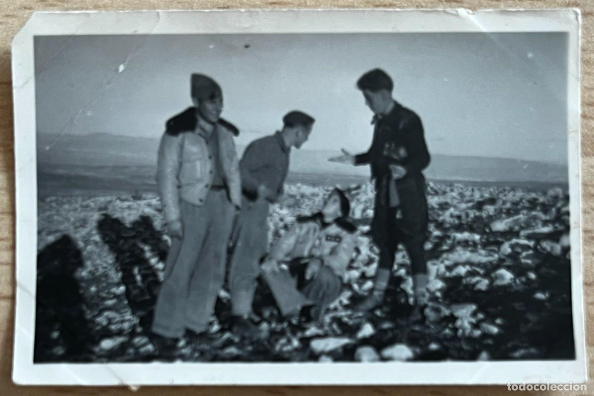 Militaria: FOTOGRAFIA PLENA GUERRA CIVIL, MILITARES NACIONALES EN LA POSICION &rdquo;HERAS BAJAS&rdquo; BEZAS FRENTE DE T