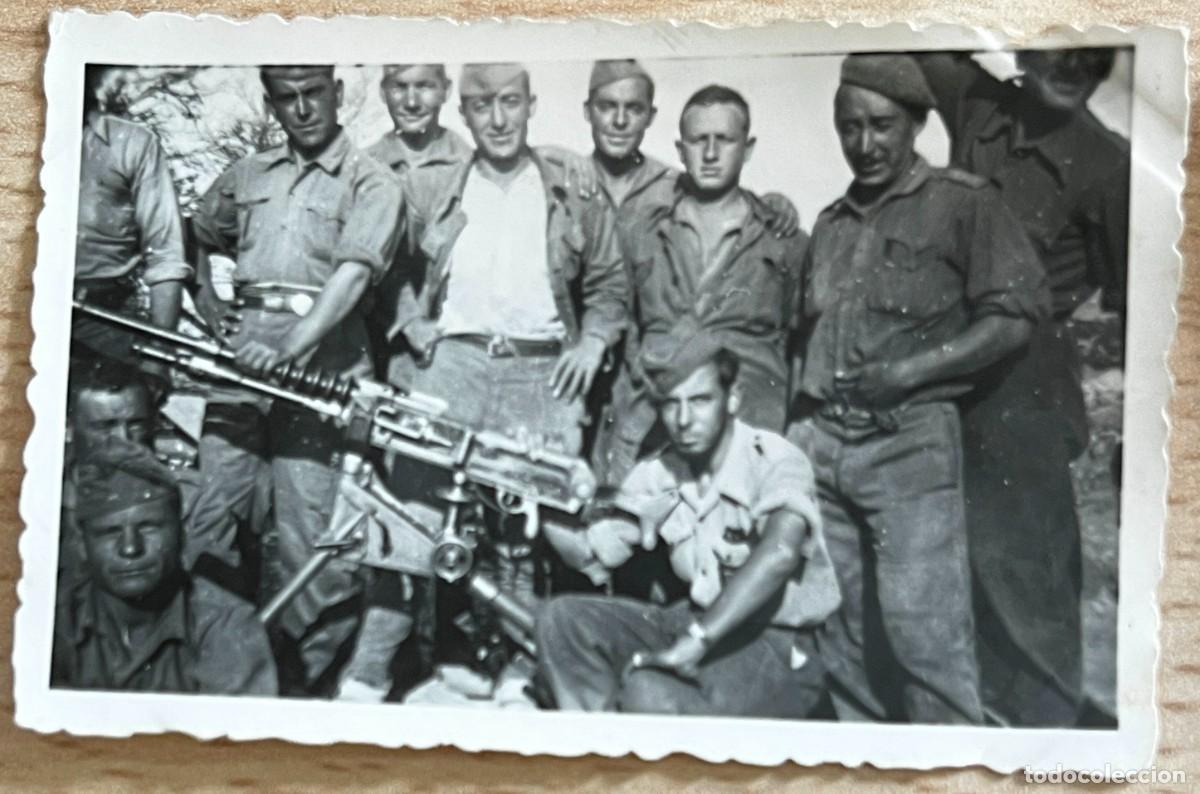 Militaria: FOTOGRAFIA PLENA GUERRA CIVIL, MILITARES NACIONALES EN LA POSICION &rdquo;HERAS BAJAS&rdquo; BEZAS FRENTE DE T