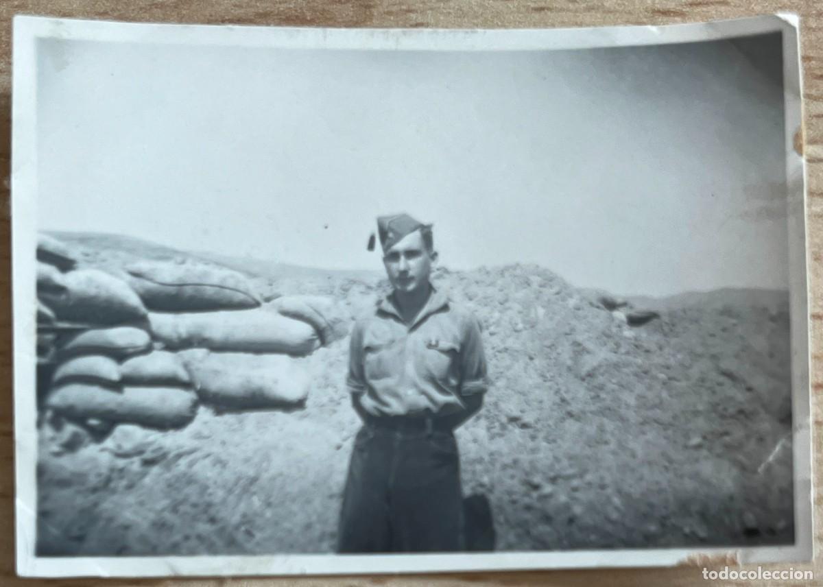 Militaria: FOTOGRAFIA PLENA GUERRA CIVIL, ALFEREZ NACIONAL EN LA POSICION &rdquo;HERAS BAJAS&rdquo; BEZAS FRENTE DE TERUEL