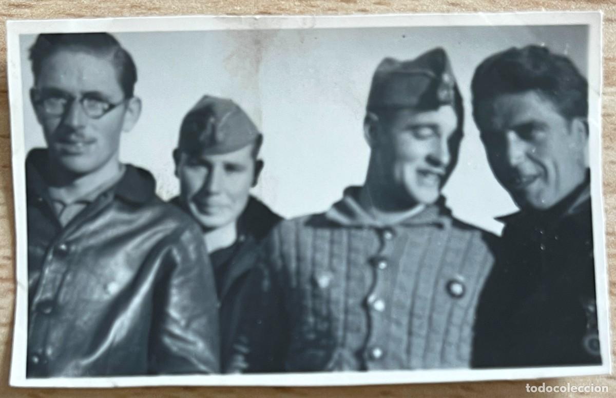 Militaria: FOTOGRAFIA PLENA GUERRA CIVIL, MILITARES NACIONALES EN LA POSICION &rdquo;HERAS BAJAS&rdquo; BEZAS FRENTE DE TER