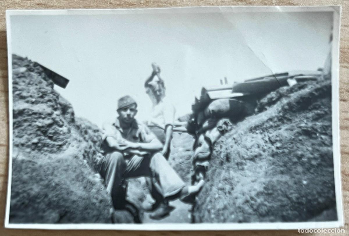 Militaria: FOTOGRAFIA PLENA GUERRA CIVIL, MILITARES NACIONALES EN LA POSICION &rdquo;HERAS BAJAS&rdquo; BEZAS FRENTE DE TER