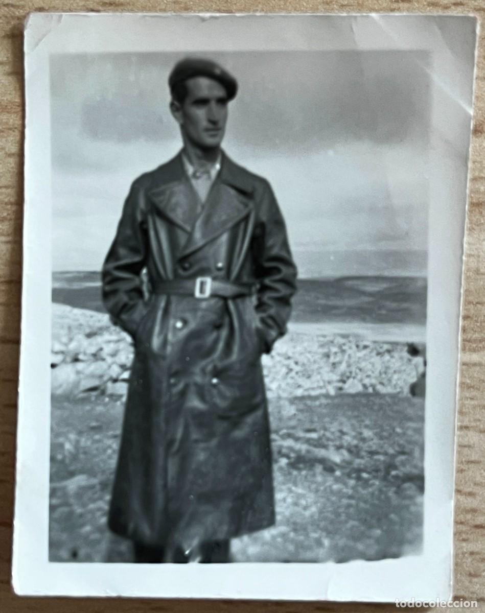 Militaria: FOTOGRAFIA PLENA GUERRA CIVIL, MILITAR NACIONAL EN LA POSICION &rdquo;HERAS BAJAS&rdquo; BEZAS FRENTE DE TER