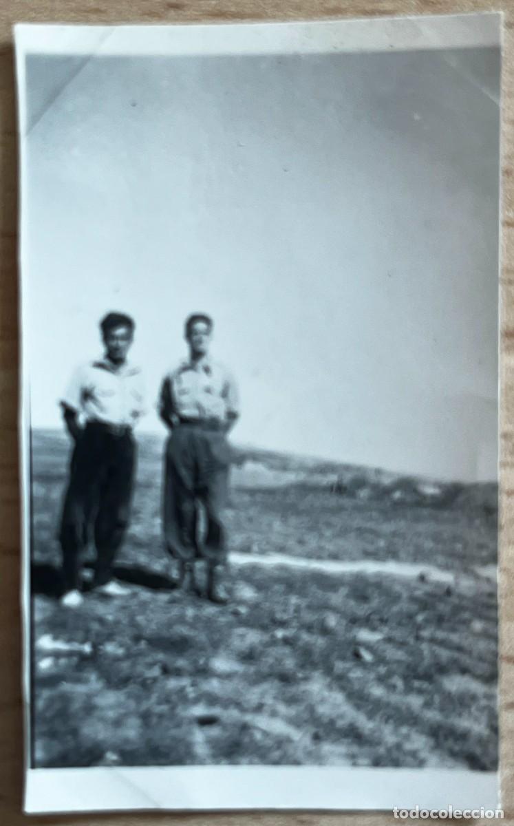 Militaria: FOTOGRAFIA PLENA GUERRA CIVIL, OFICIALES DE LA COMPA&Ntilde;IA EN LA POSICION &rdquo;HERAS BAJAS&rdquo; BEZAS FRENTE DE