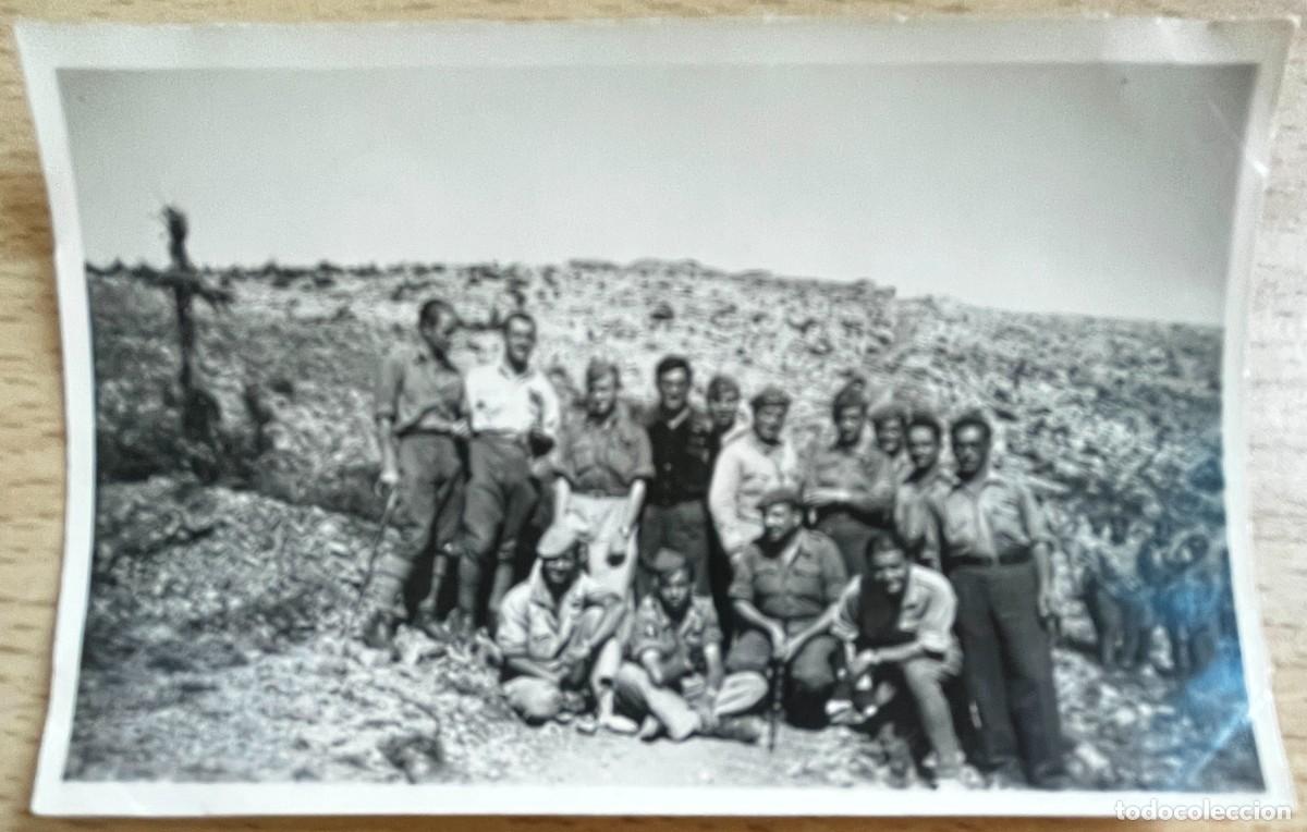 Militaria: FOTOGRAFIA PLENA GUERRA CIVIL, MILITARES NACIONALES EN EL FRENTE DE TERUEL, 1938, MIDE 8,8 X 5,8 CMS