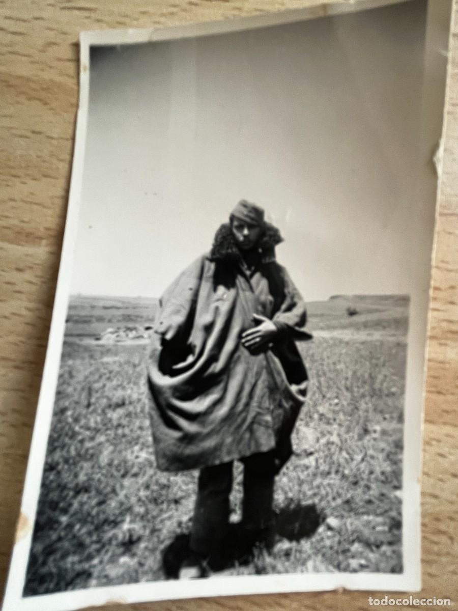 Militaria: FOTOGRAFIA PLENA GUERRA CIVIL, MILITARES NACIONAL EN EL FRENTE DE TERUEL, 1938, MIDE 8,8 X 5,8 CM