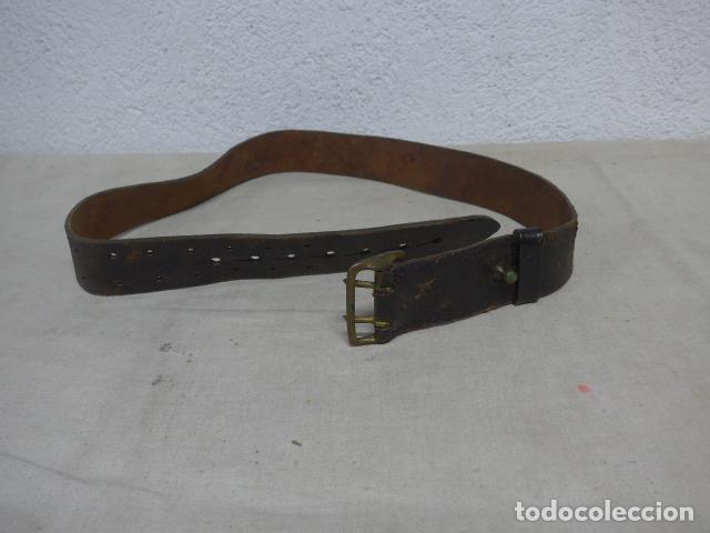 Militaria: Antiguo cinturon de cuero negro tipo sam brown, de guerra civil o anterior. Sello a identificar.