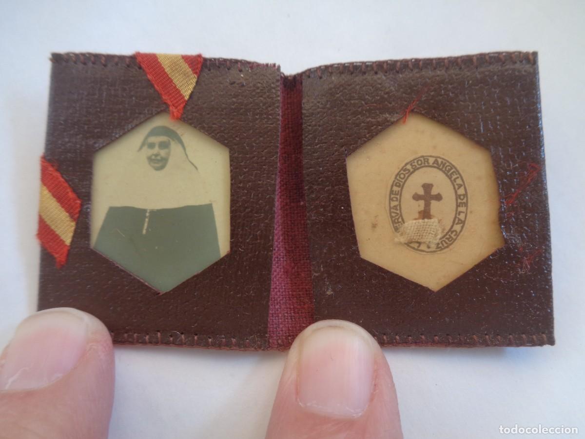 Militaria: GUERRA CIVIL ?: CARTERITA PATRIOTICA CON FOTO DE SANTA ANGELA DE LA CRUZ CON RELIQUIA Y BANDERITA