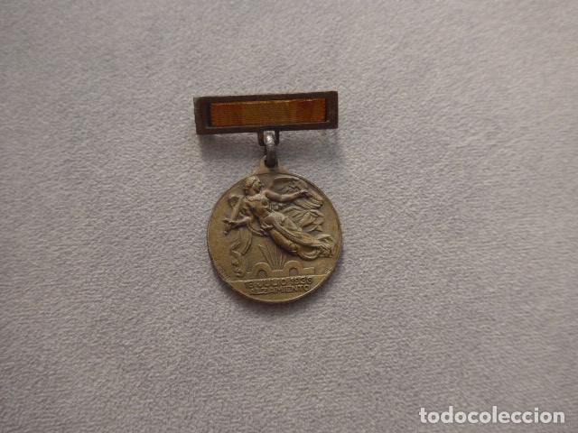 Militaria: Antigua medalla del alzamiento nacional y la victoria de guerra civil, original.
