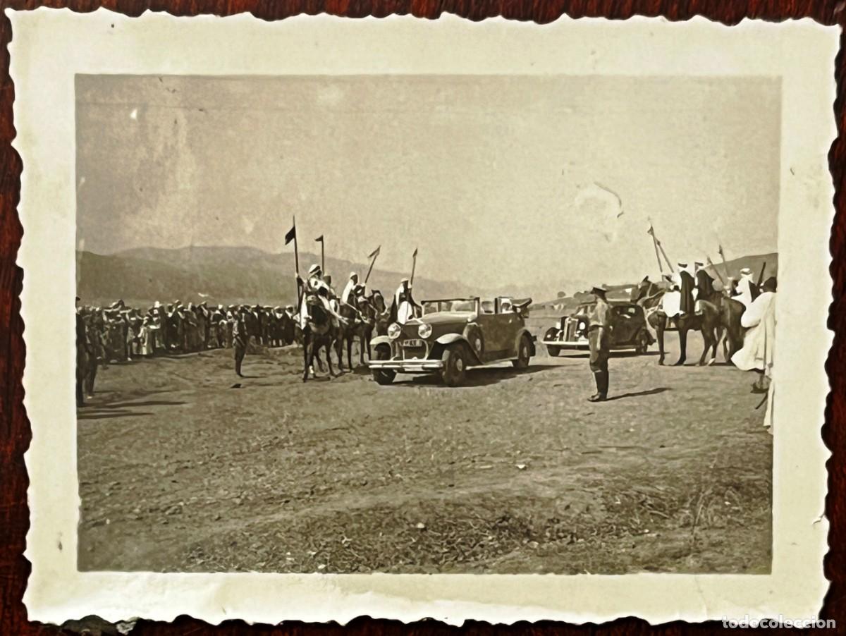 Militaria: Fotograf&iacute;a de jinetes de la Mehal-la Jalifiana marroqu&iacute;es del Protectorado espa&ntilde;ol, custodiando el c