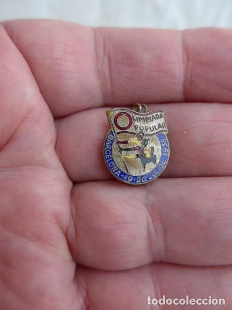 Militaria: INSIGNIA OLIMPIADA POPULAR BARCELONA 19 - 26 JULIO 1936 GUERRA CIVIL