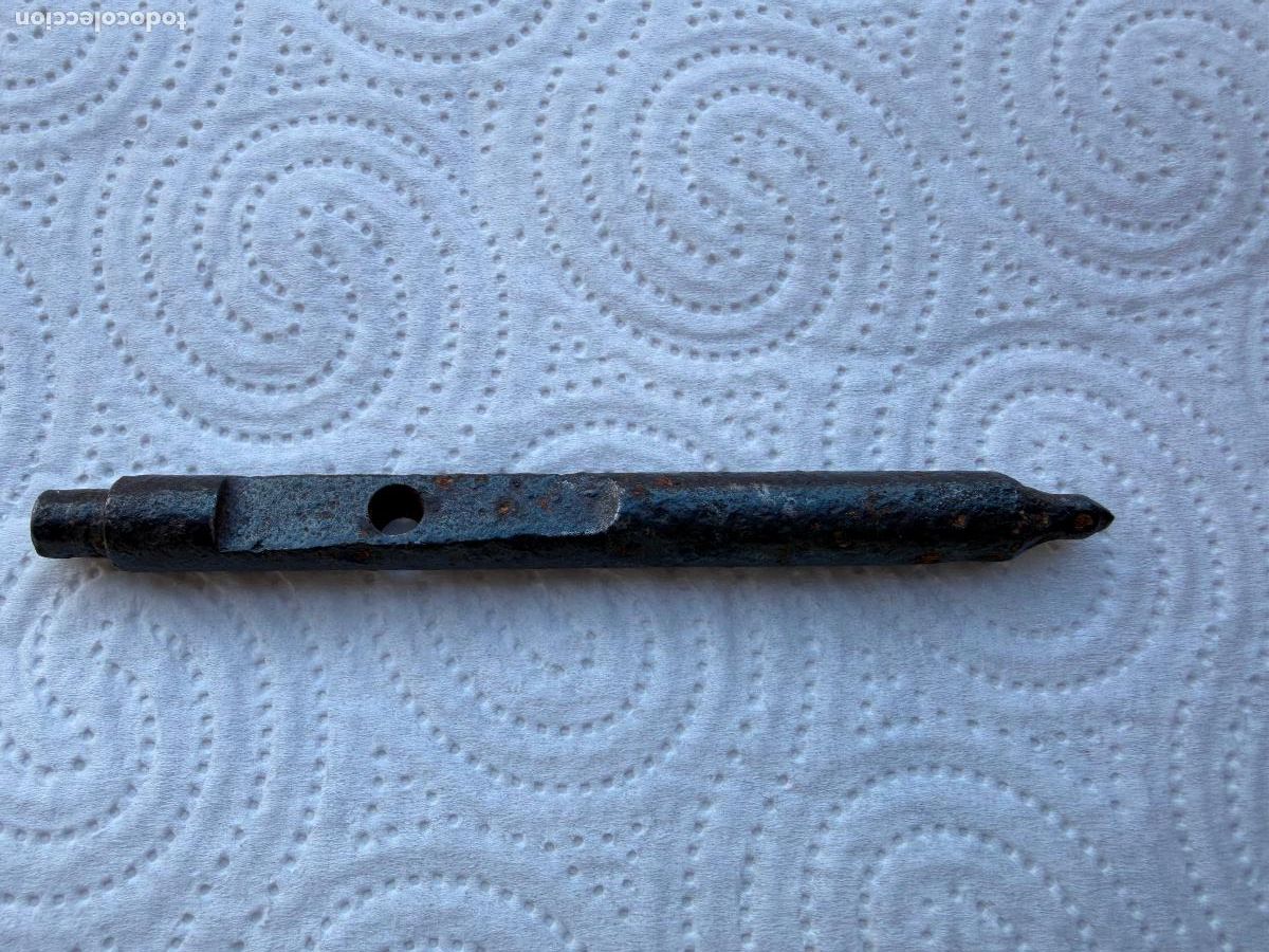Militaria: Aguja Granada de palo Castro
