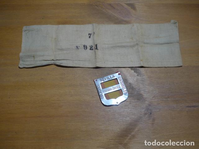 Militaria: Antiguo brazalete y emblema de Milicias Nacionales de Sevilla, guardia civico, guerra civil