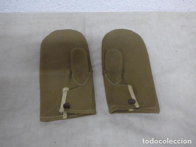 Militaria: Antiguas manoplas militares del ejercito espa&ntilde;ol a identificar, esquiadores guerra civil ?